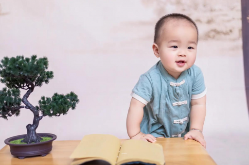 贵港六个月宝宝摇头正常吗